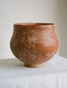 Roman Pot with Geometric Bands